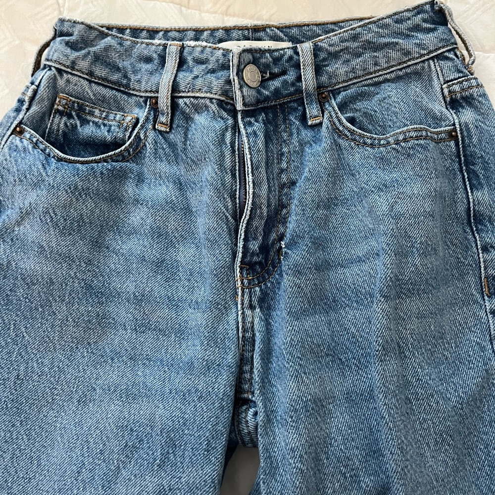The cutest wash pacsun mom jeans, no rips
